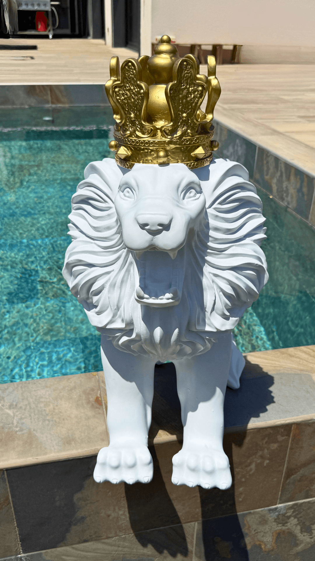 Estátua Leão Coroado em