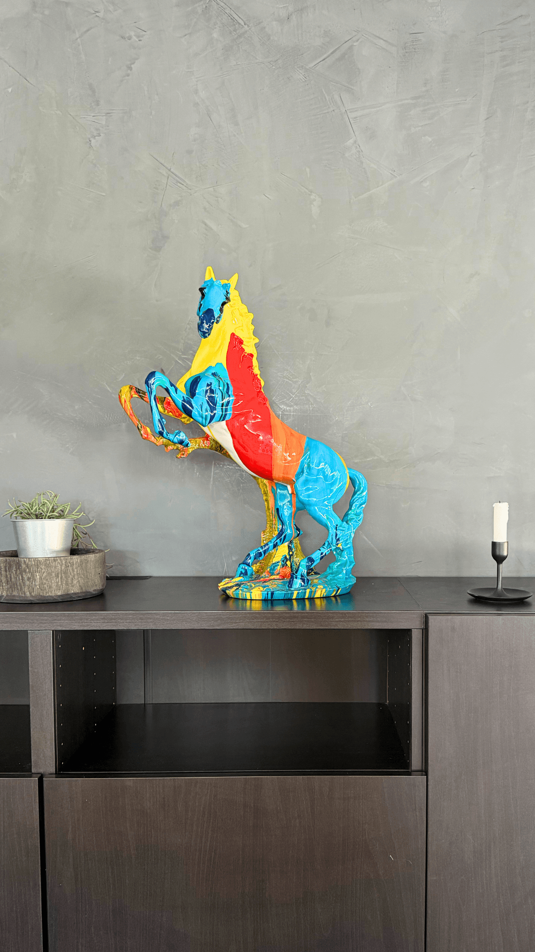 Estatua de caballo encabritado