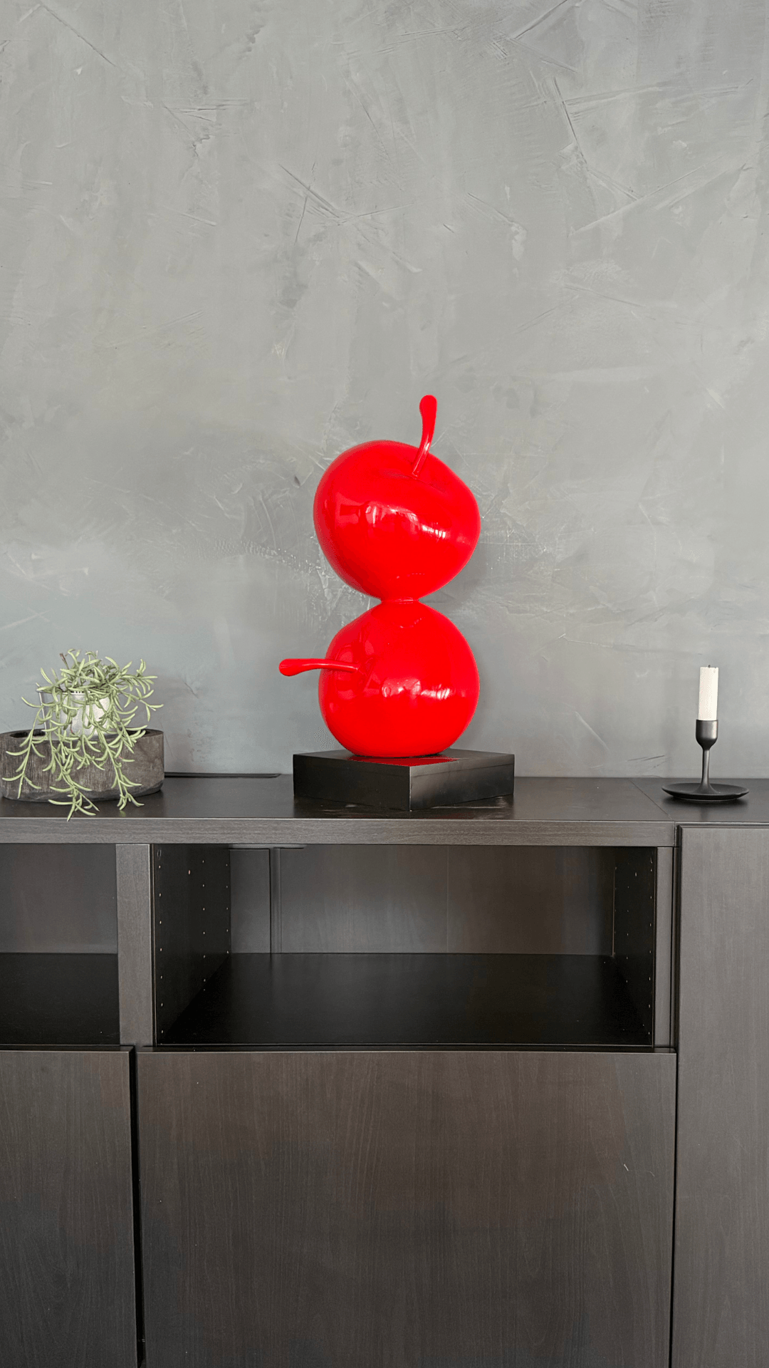 Estatua de manzanas apiladas