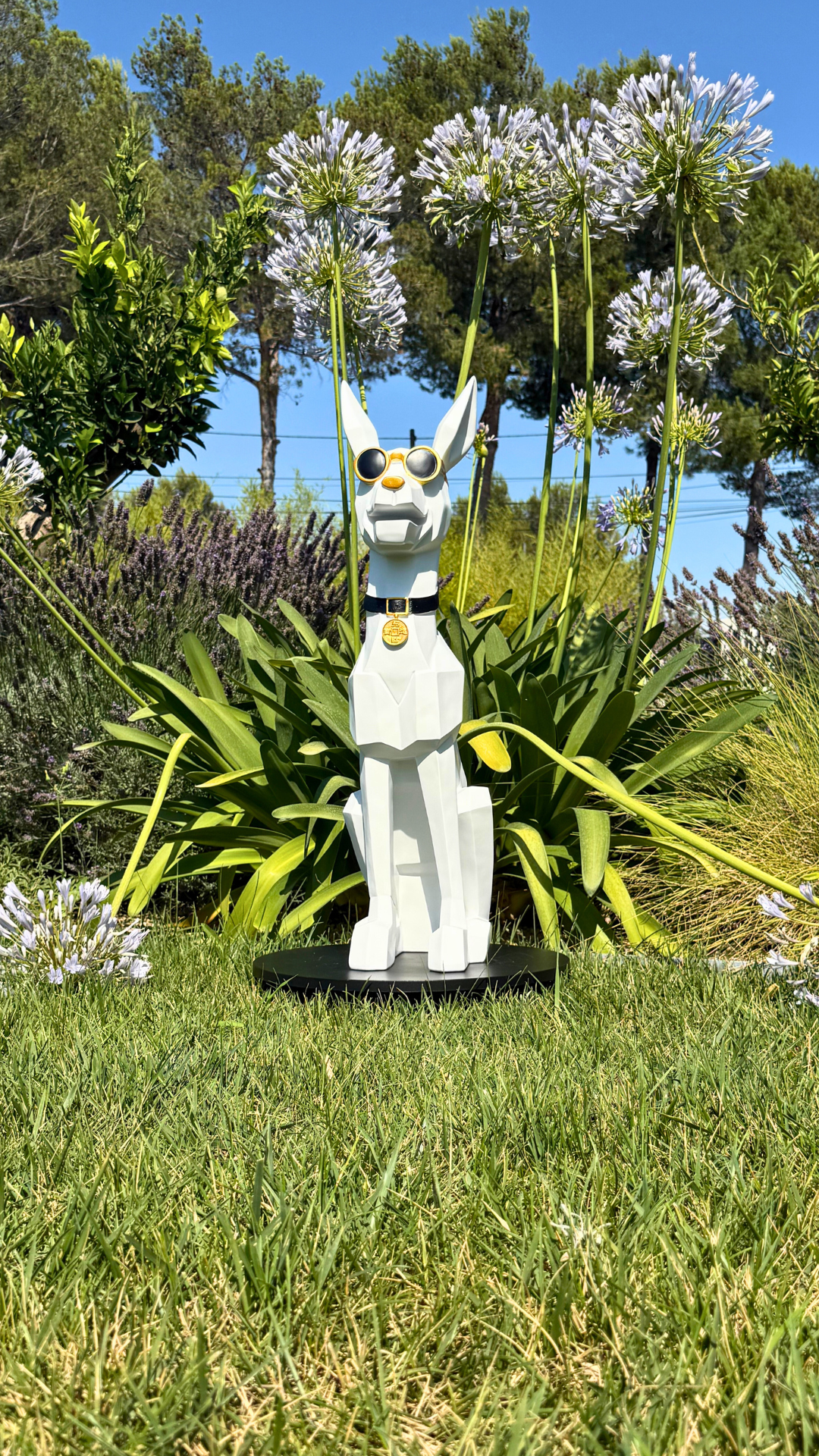 Estatua del perro Butler (derecha)