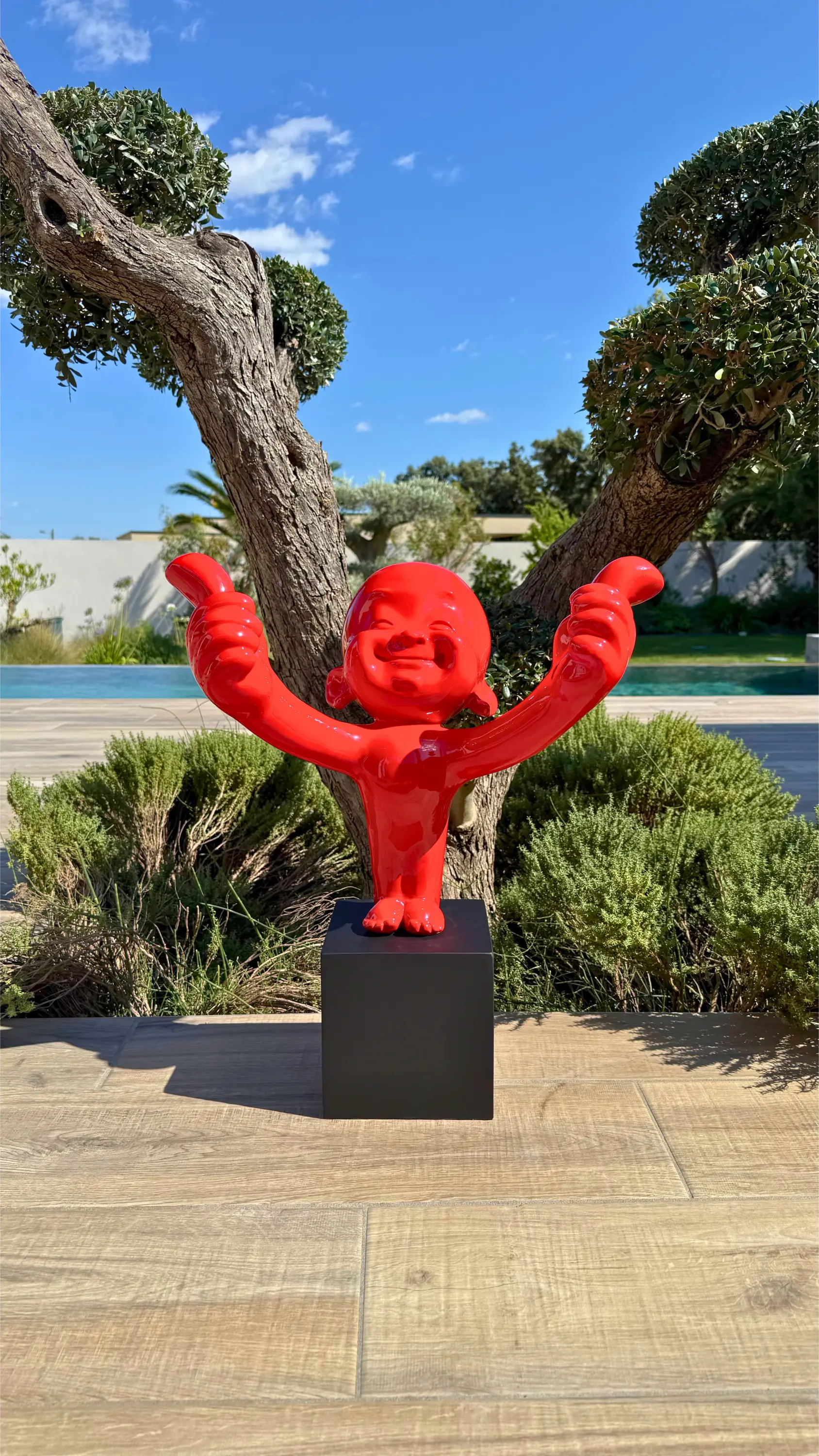 Statue Personnage Rouge - Deux Pouces