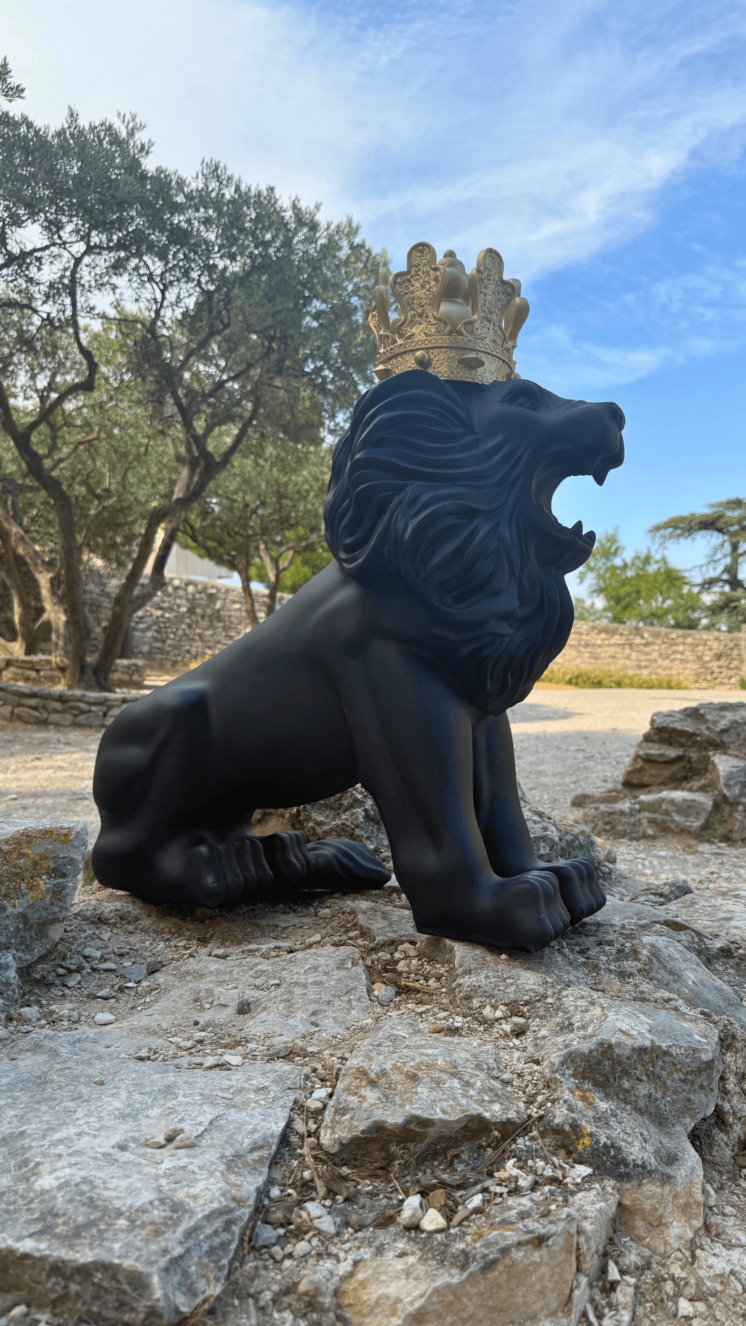 Estátua Leão Coroado em