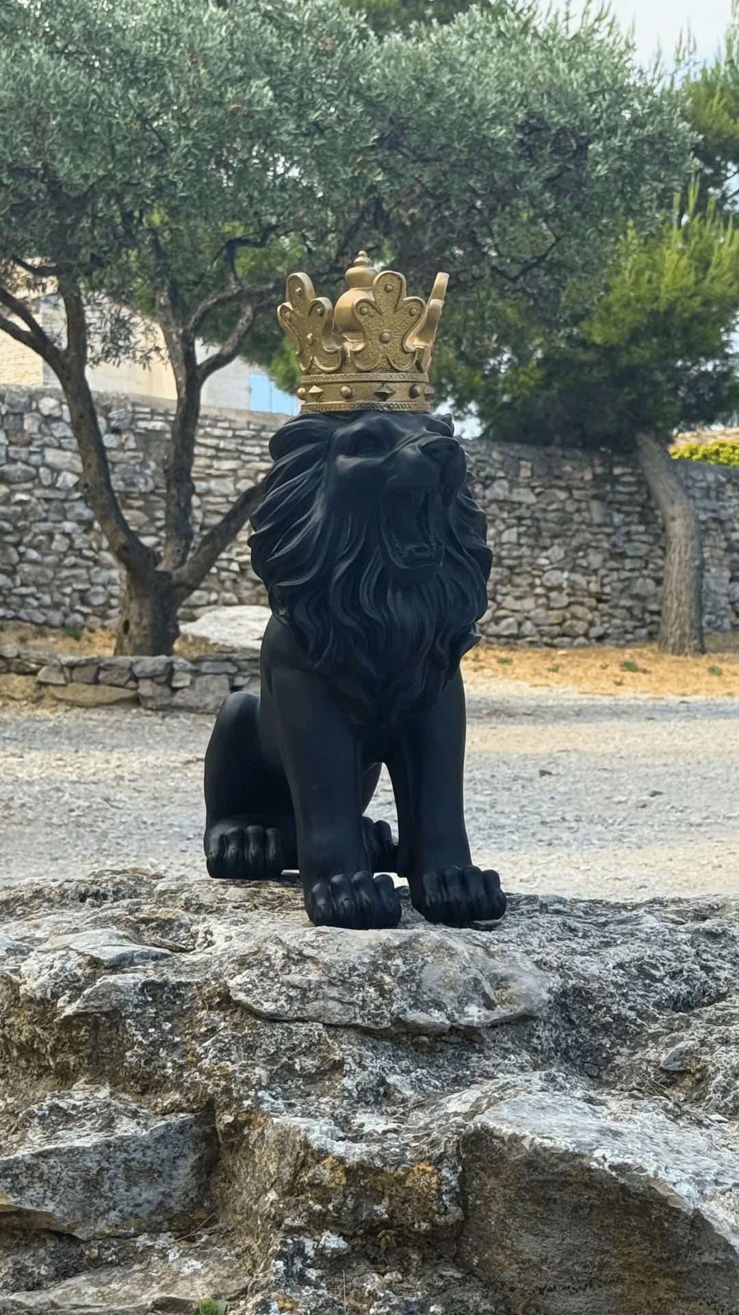 Estátua Leão Coroado em