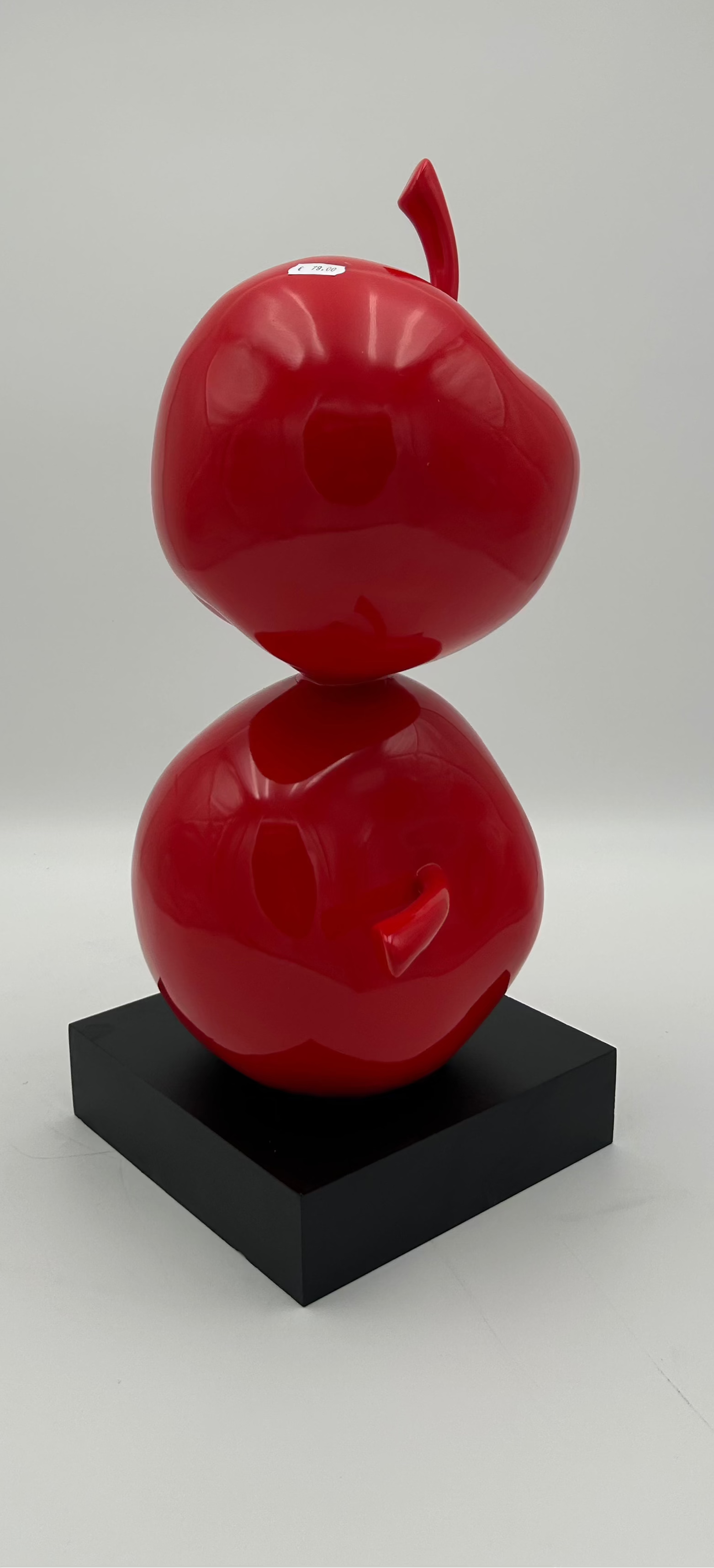 Estatua de manzanas apiladas