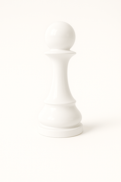 Statue Échecs - GRANDIOSE en résine blanche représentant un pion géant de 1m40. Design contemporain pour décoration intérieure ou extérieure.
